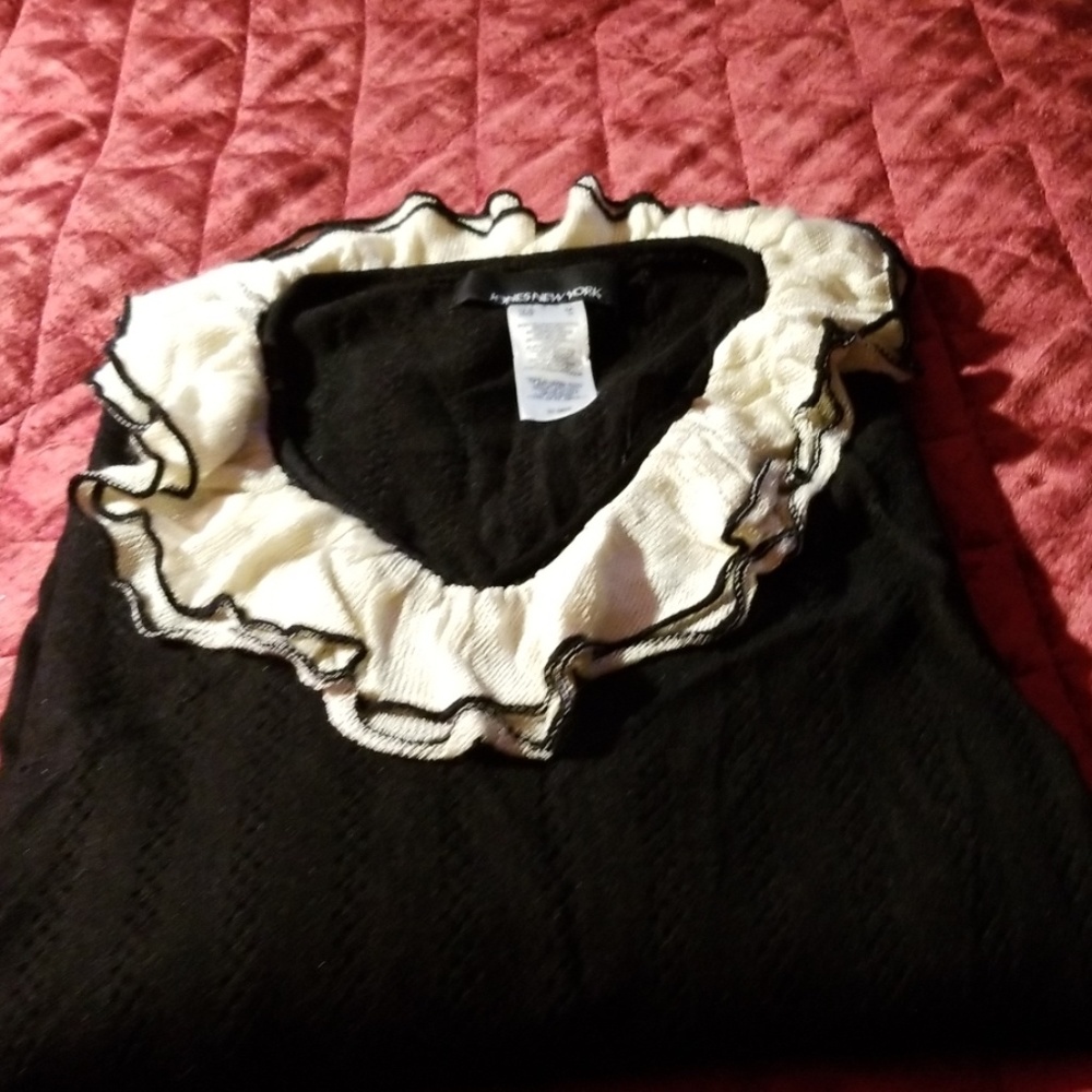 NWOT Jones New York ruffled sweater